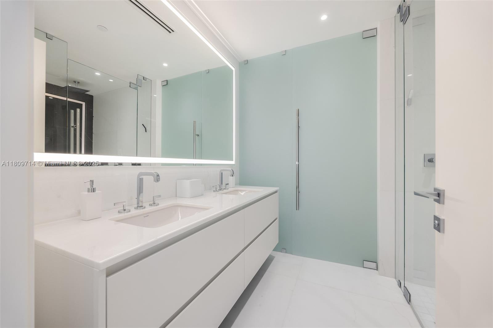300 Biscayne Boulevard Way # 5205W