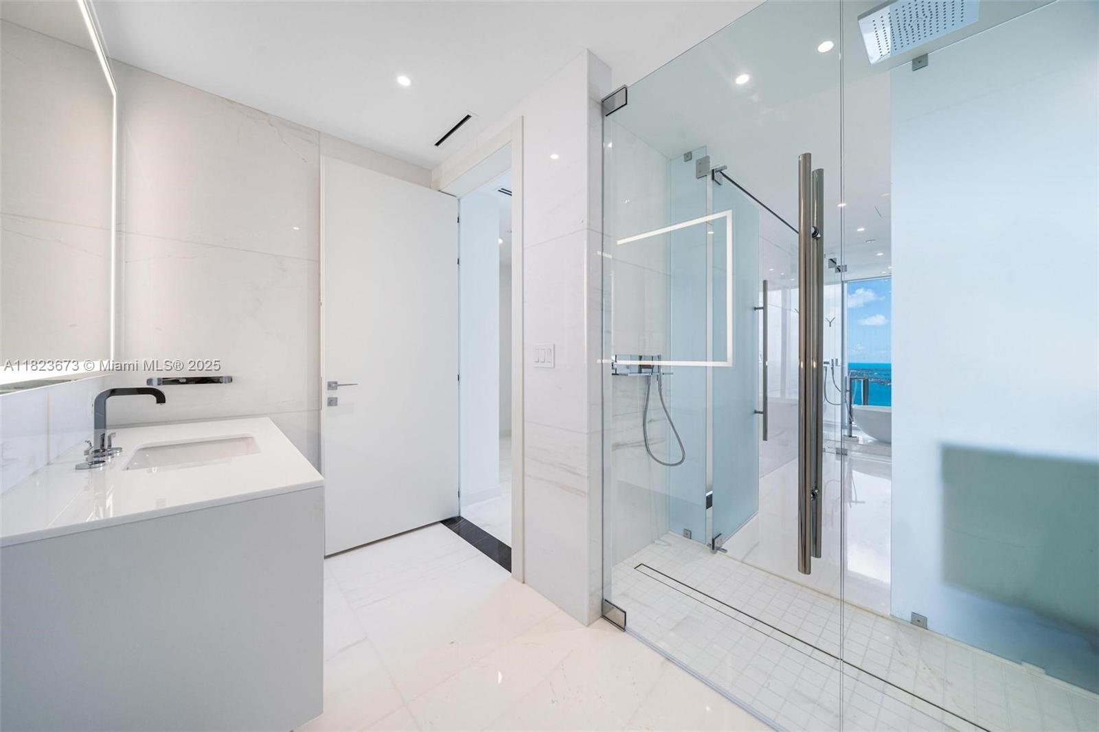 300 Biscayne Blvd Way # 4301