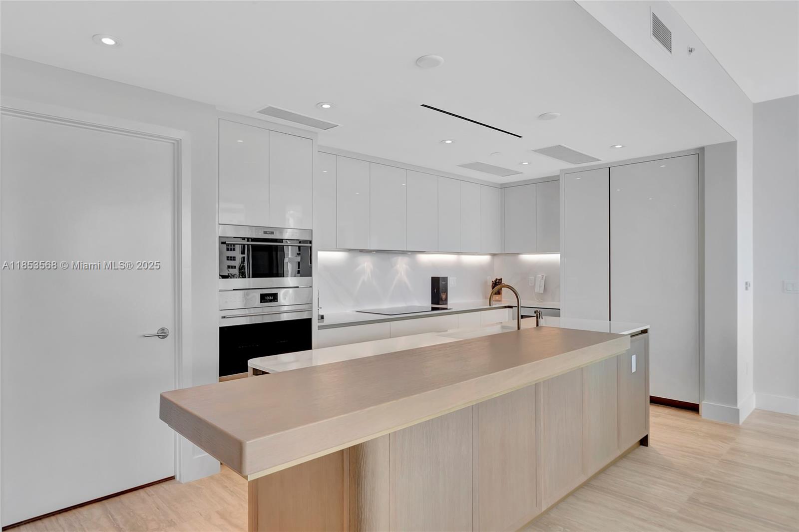 525 N Fort Lauderdale Beach Blvd Unit: 802