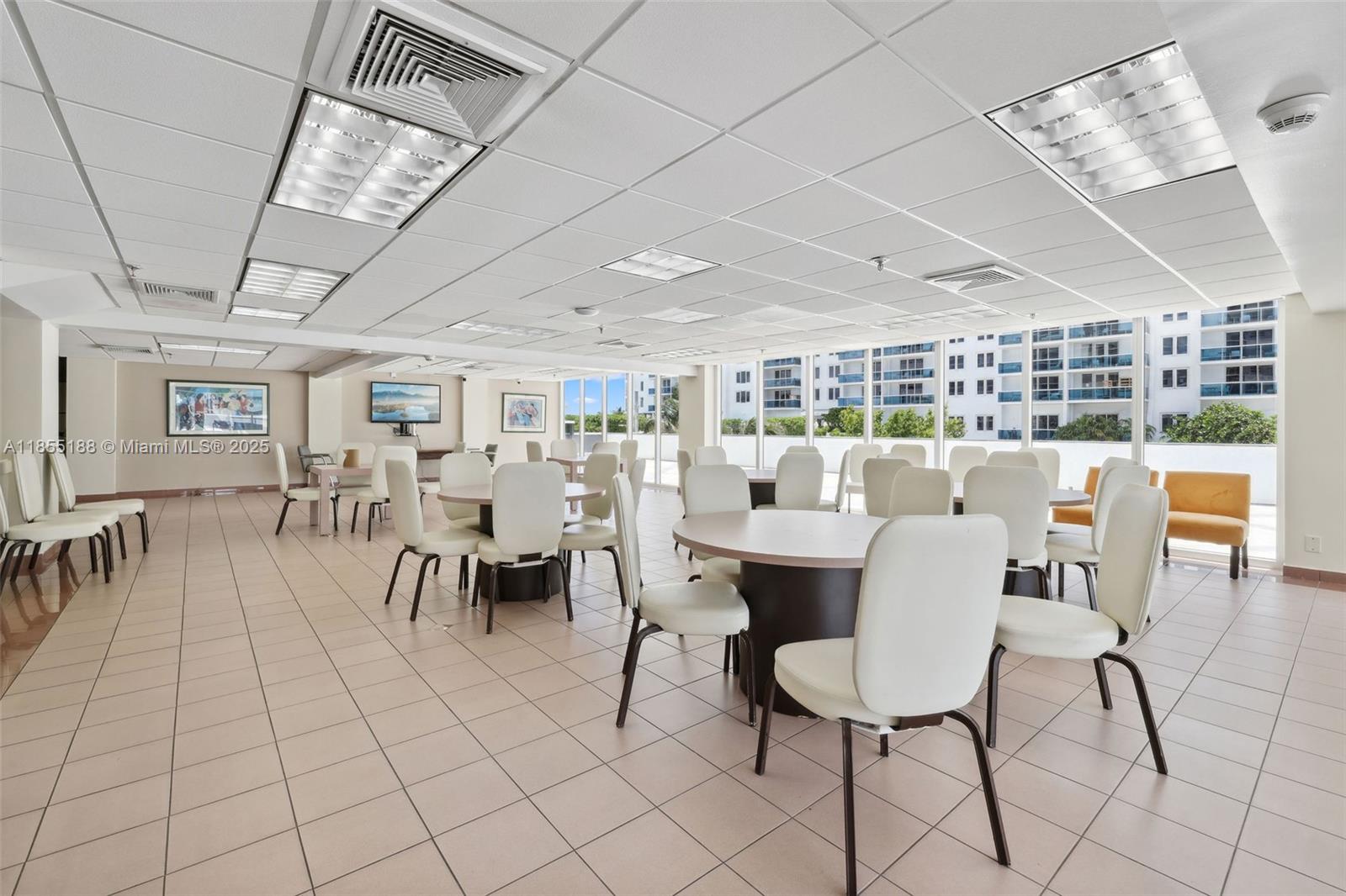 2401 Collins Ave # 1807