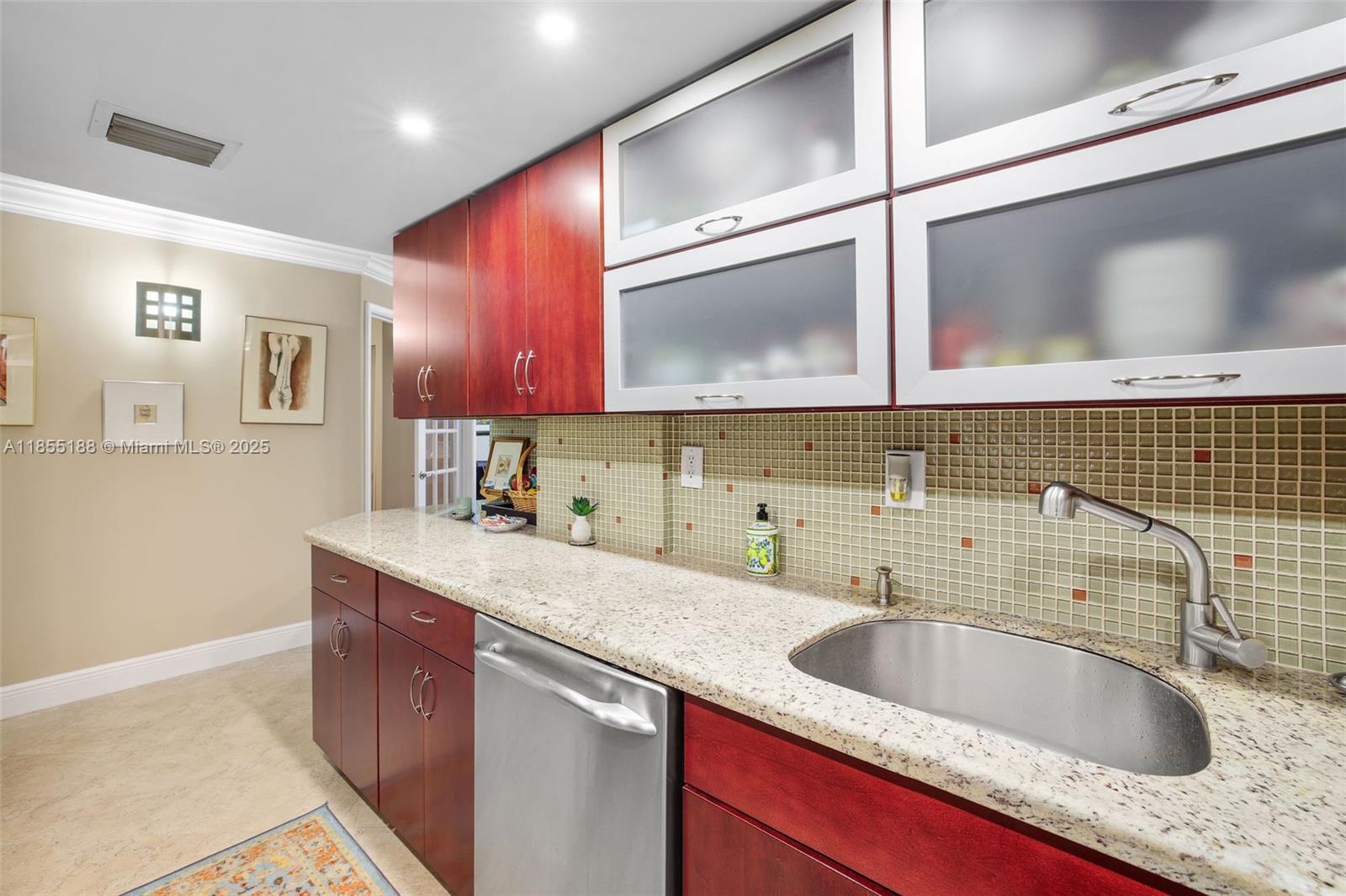 2401 Collins Ave # 1807