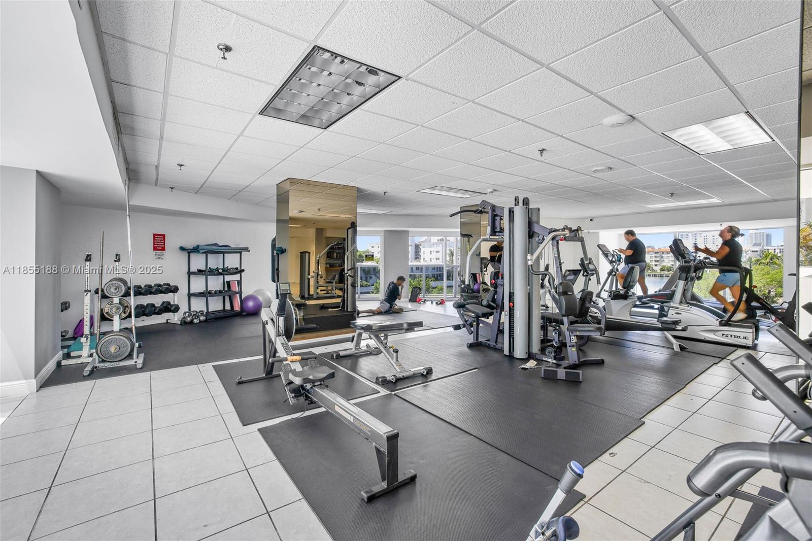 2401 Collins Ave # 1807