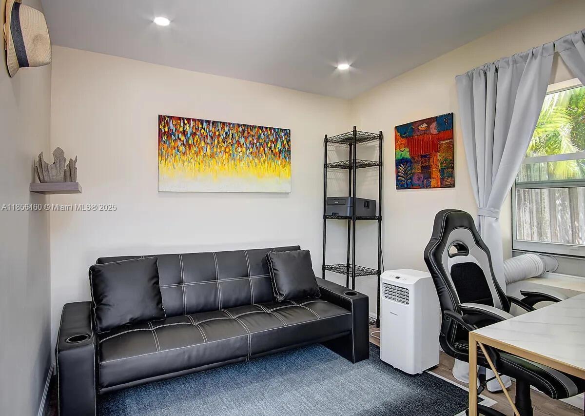 316 NW 29th St
