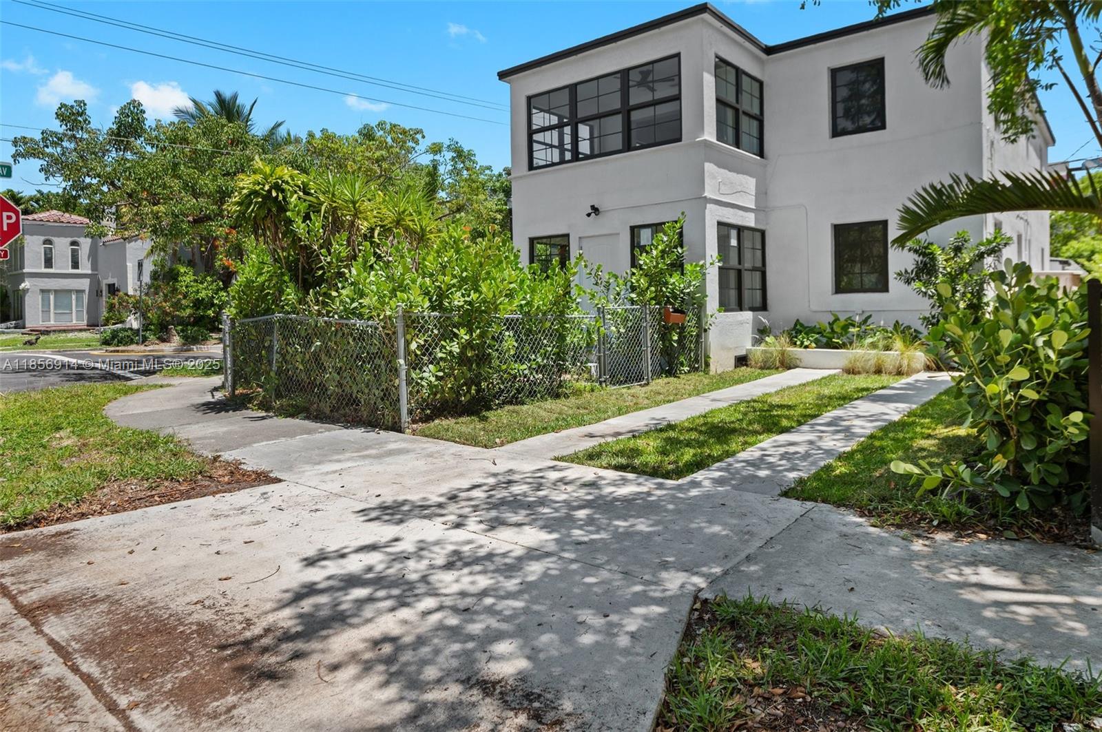 4222 NE 1st Ave # 2