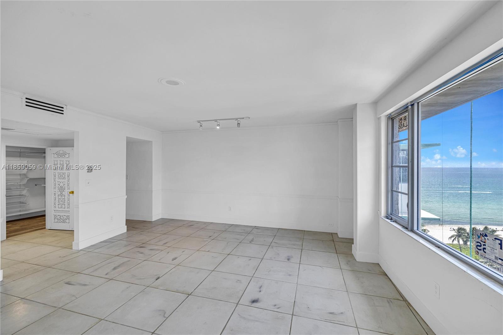 5255 Collins Ave # 14D