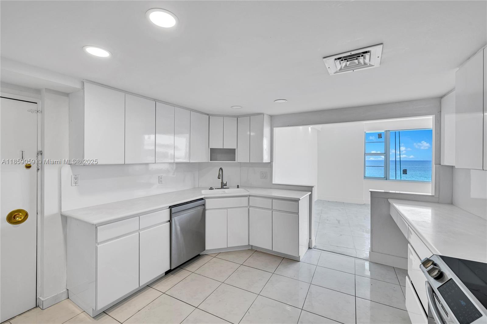 5255 Collins Ave # 14D