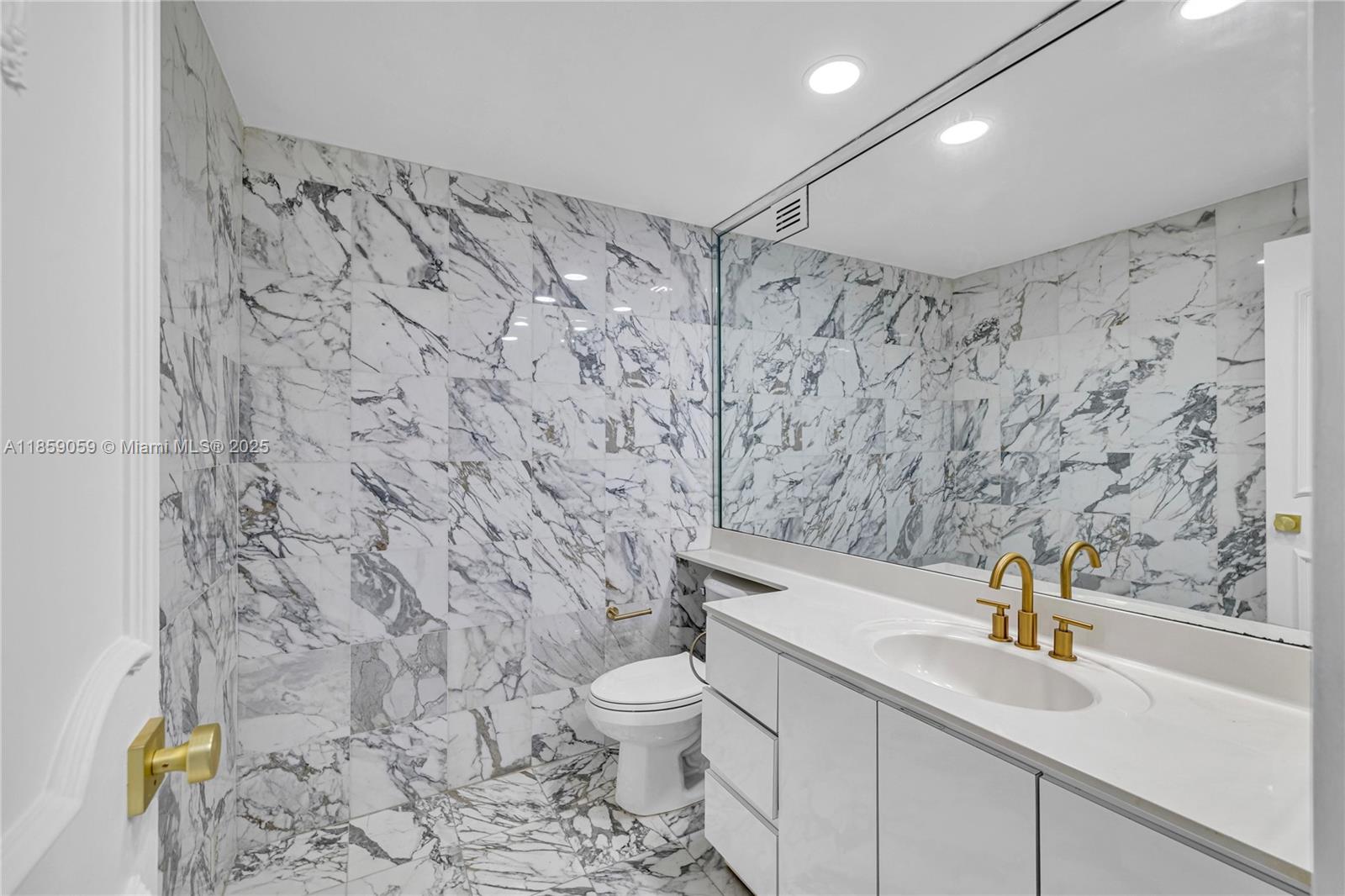 5255 Collins Ave # 14D