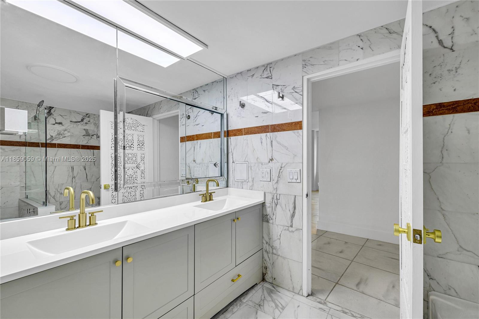 5255 Collins Ave # 14D