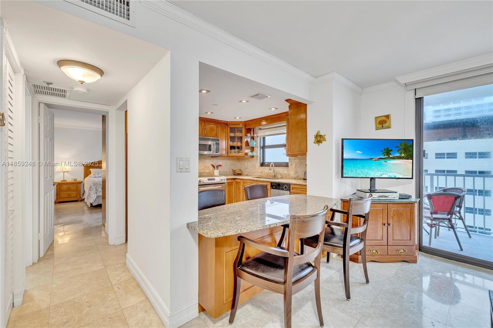 4301 Collins Ave # 907