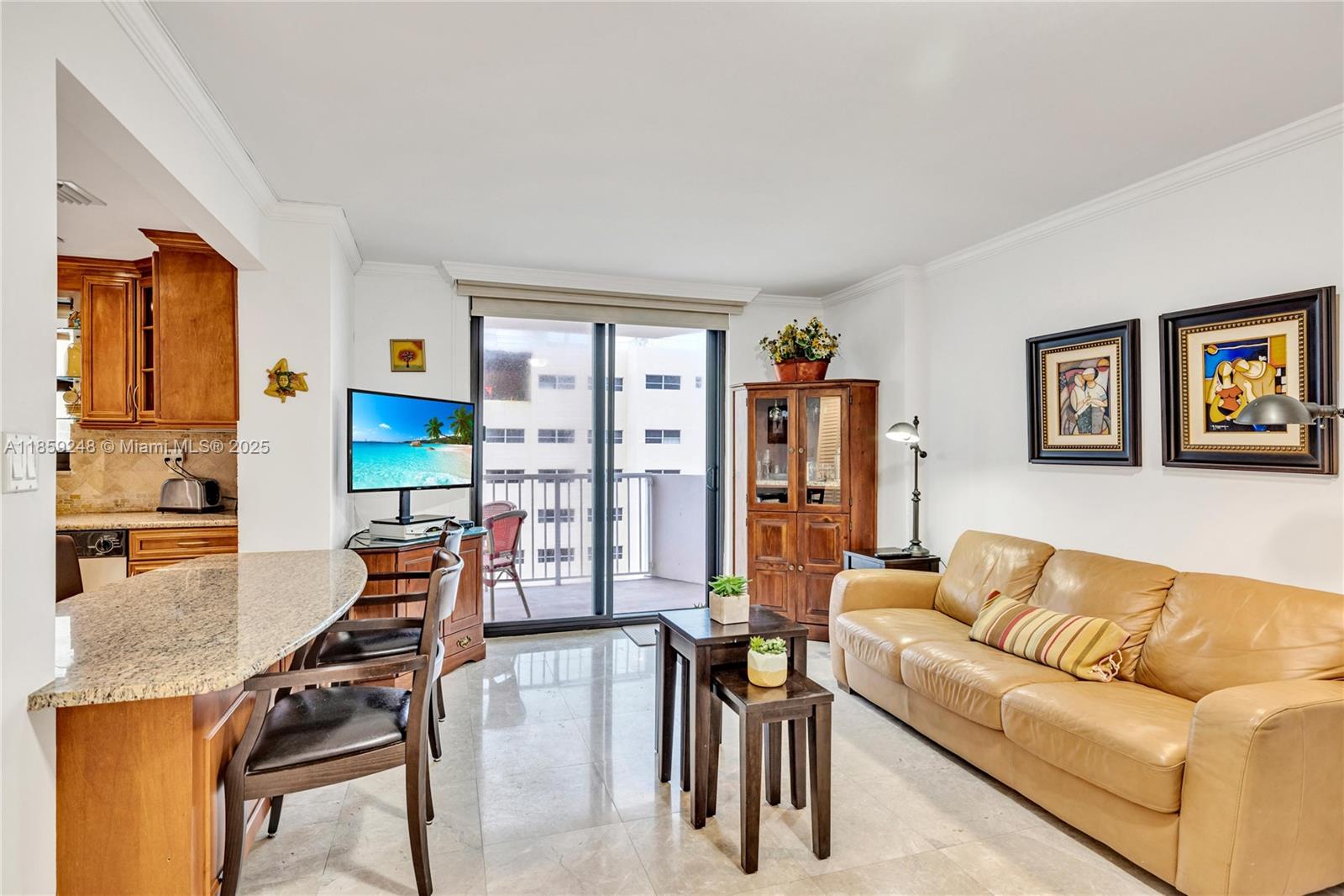 4301 Collins Ave # 907