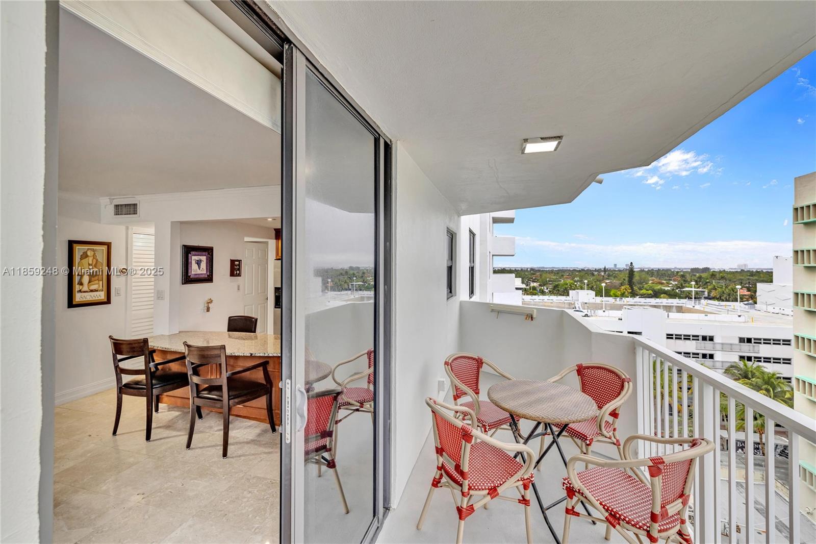 4301 Collins Ave # 907