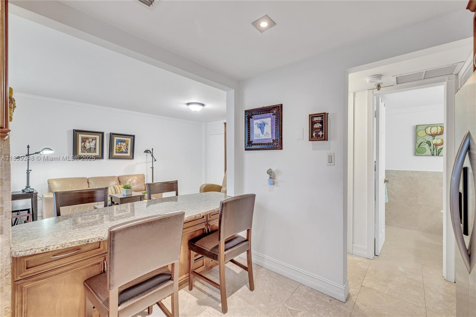 4301 Collins Ave # 907