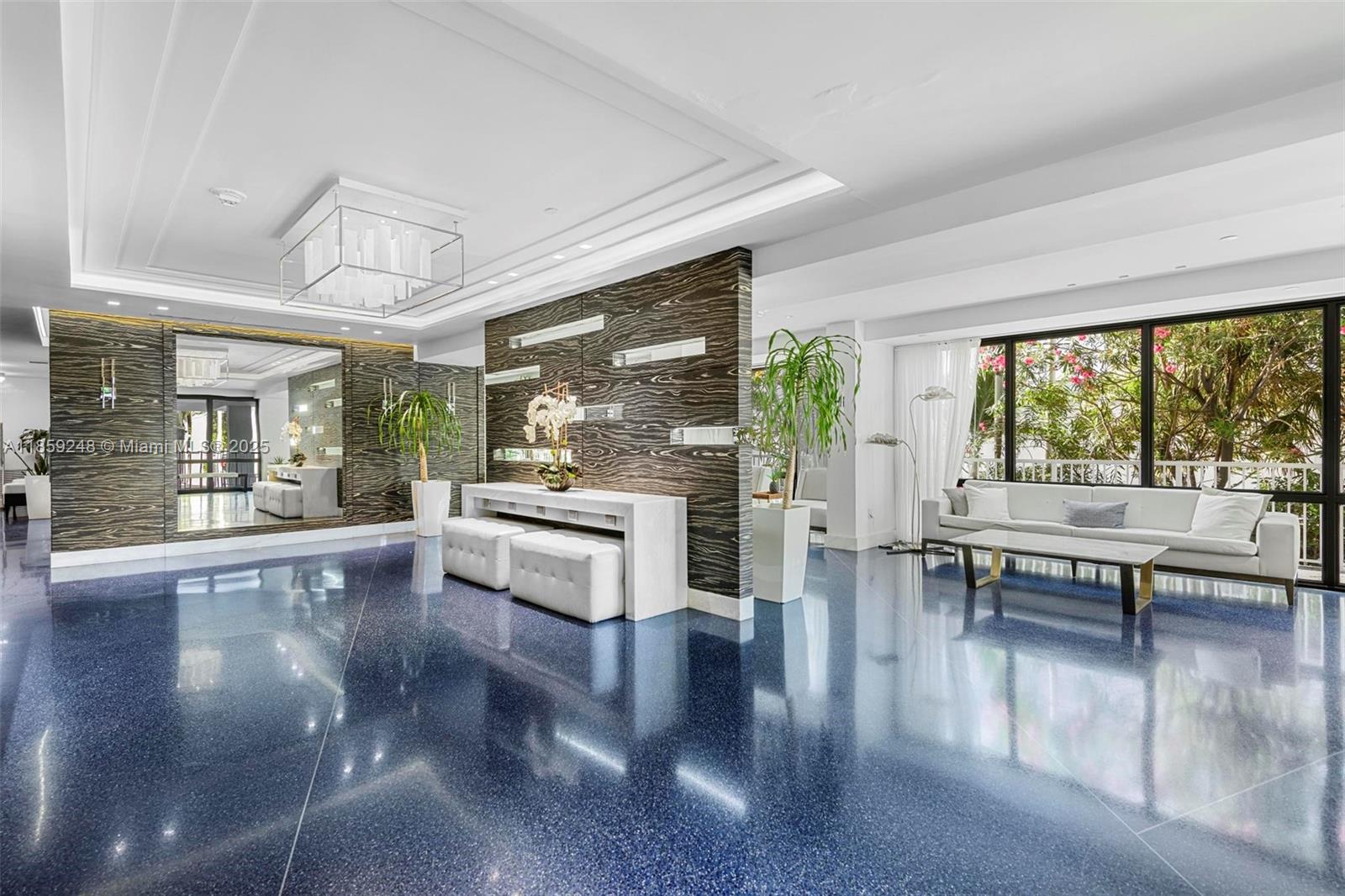 4301 Collins Ave # 907