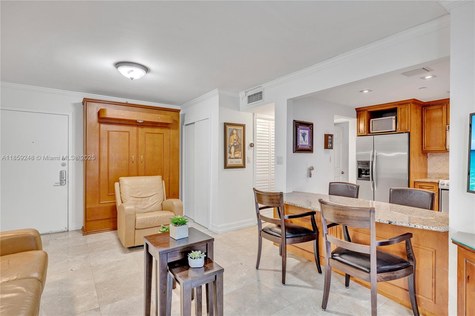 4301 Collins Ave # 907