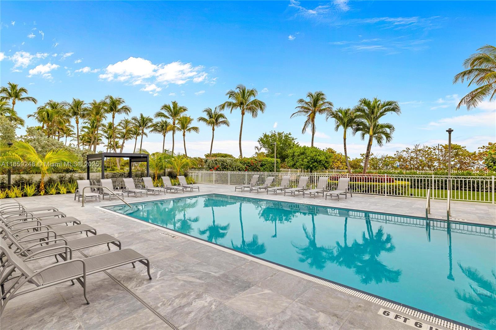 4301 Collins Ave # 907
