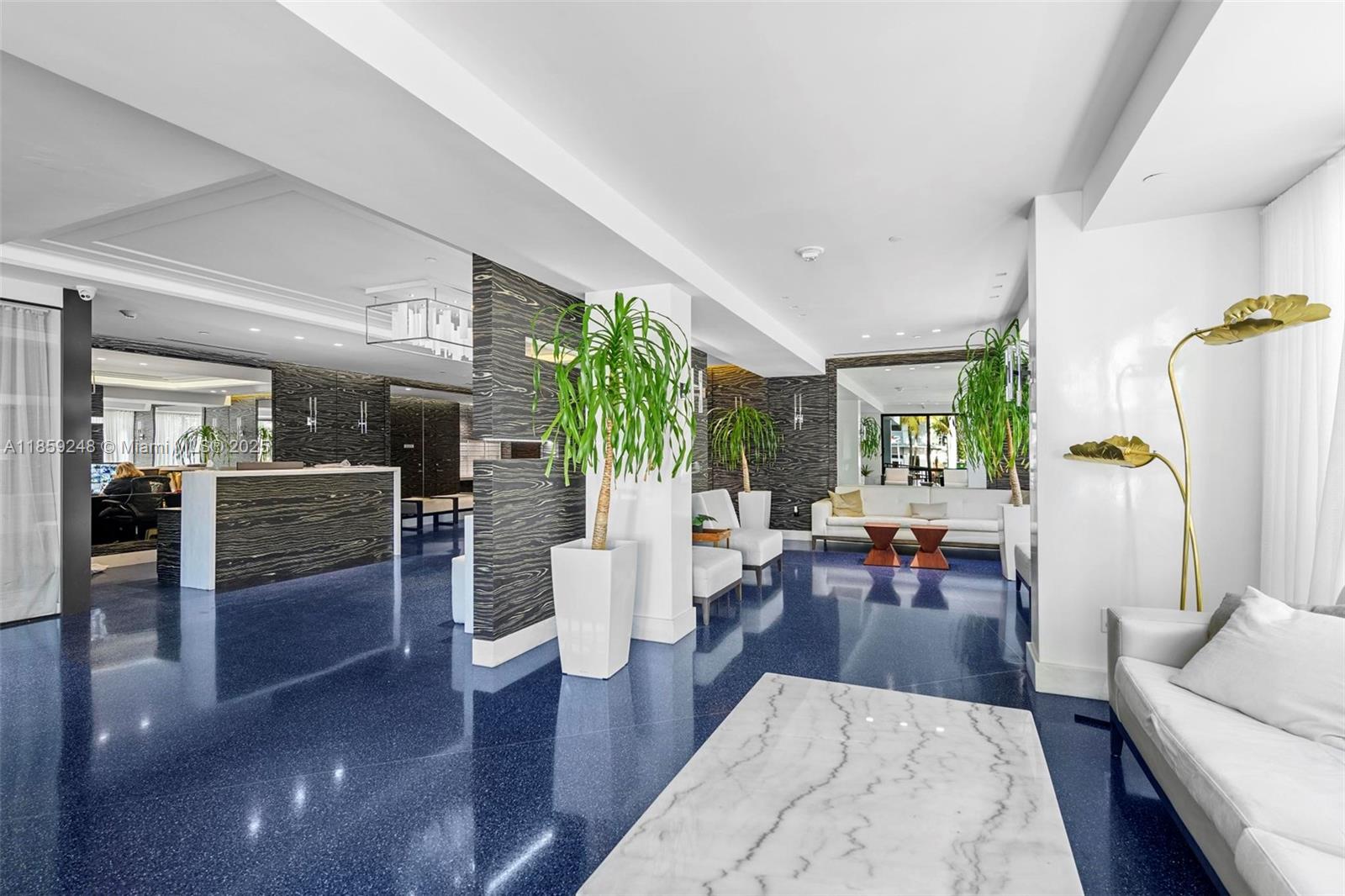 4301 Collins Ave # 907