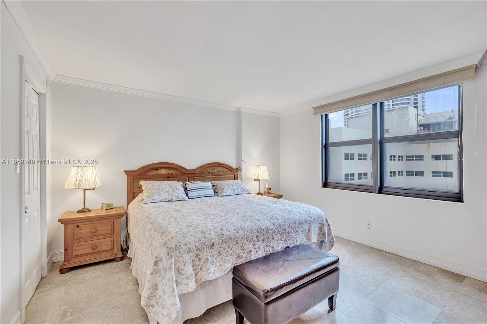 4301 Collins Ave # 907