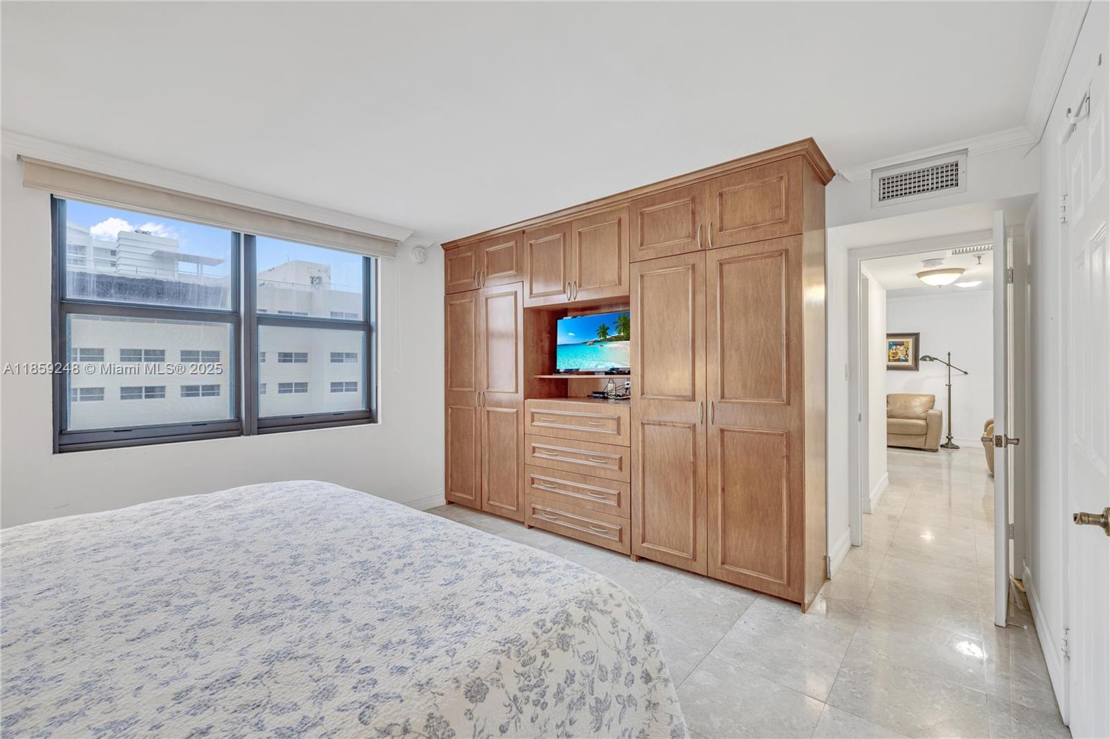 4301 Collins Ave # 907