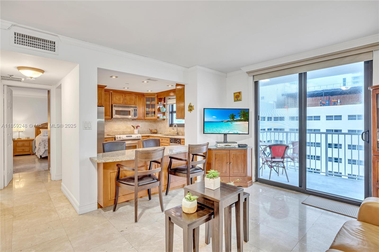 4301 Collins Ave # 907