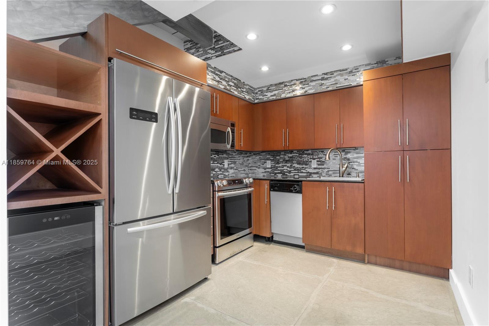 1428 West Ave # 203