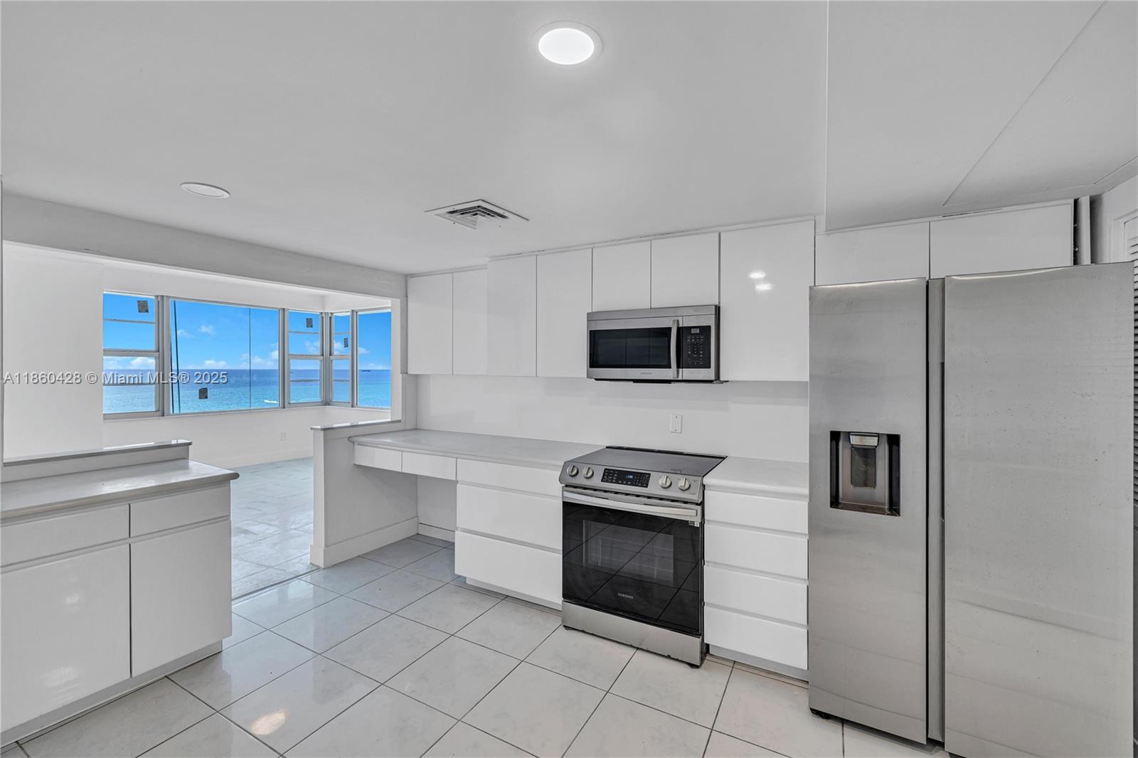 5255 Collins Ave # 14D