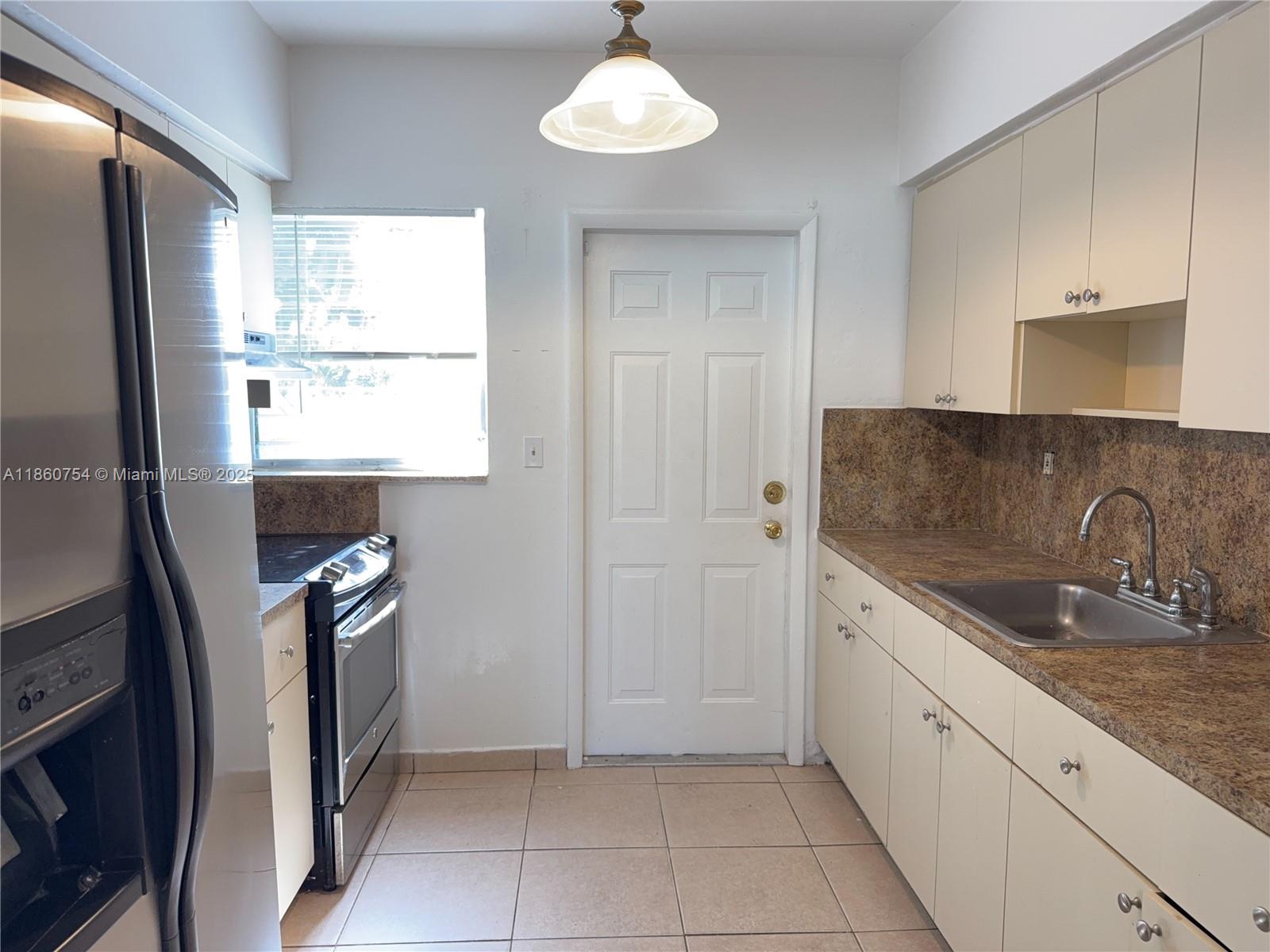 1176 Marseille Dr # 4