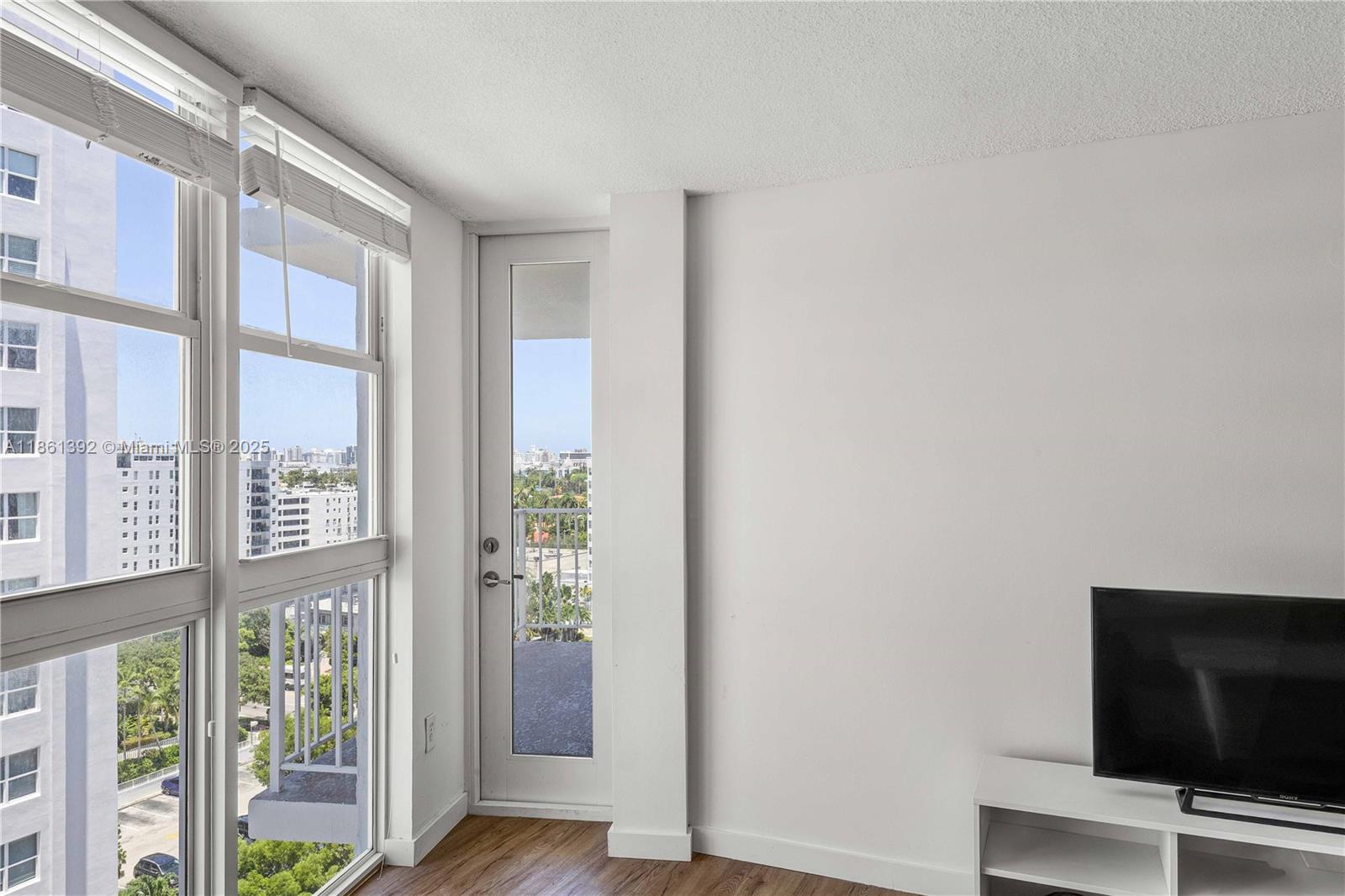 1228 West Ave # 906