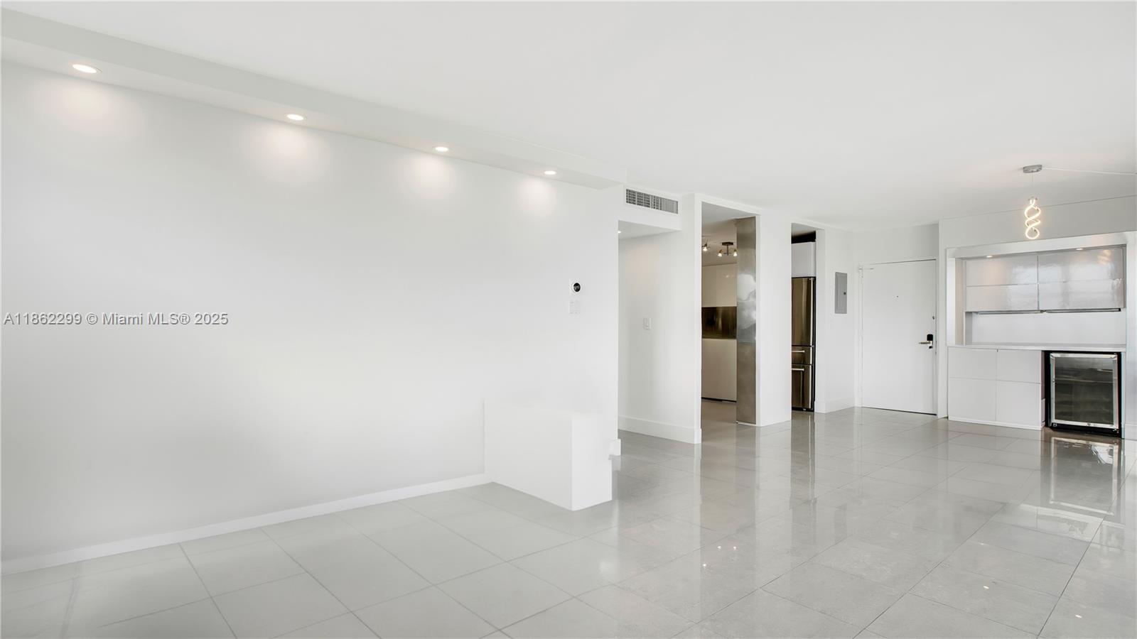 5838 Collins Ave # 15C