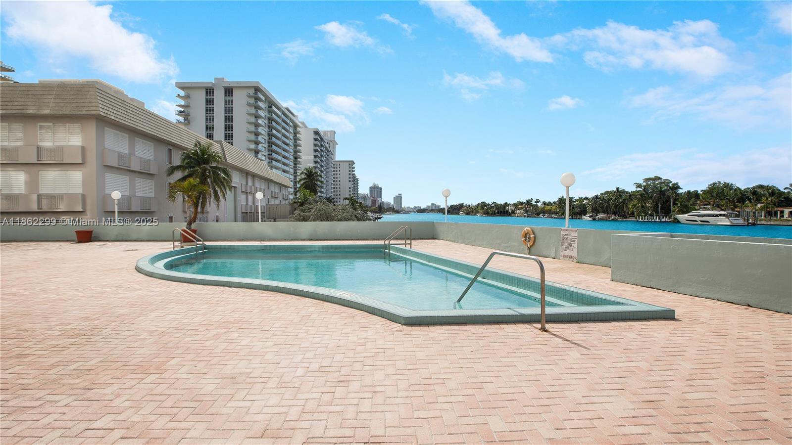 5838 Collins Ave # 15C