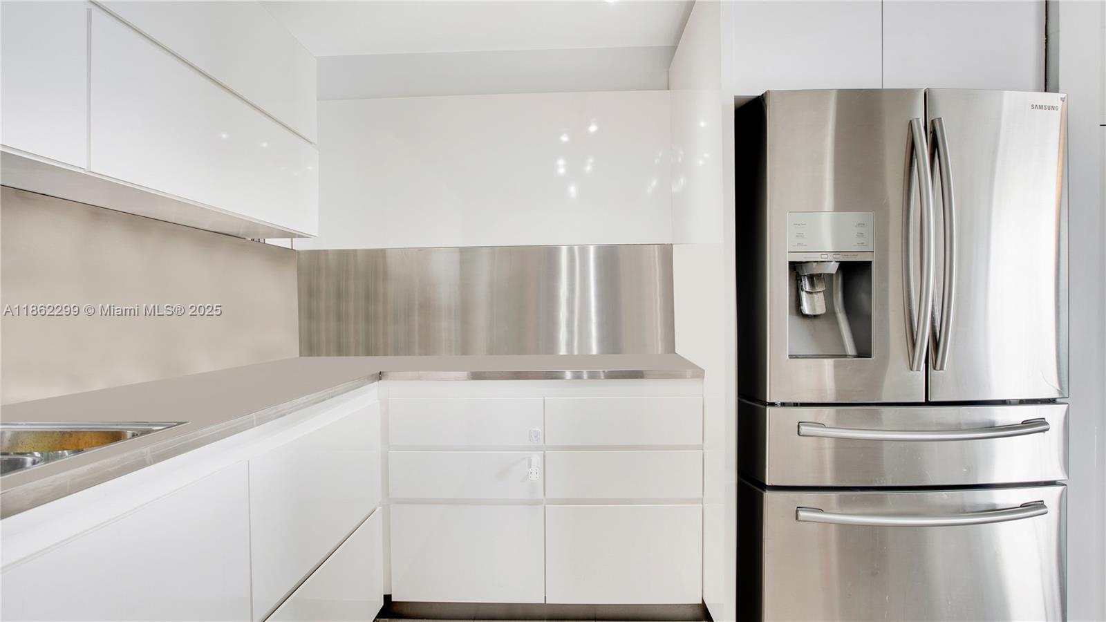 5838 Collins Ave # 15C