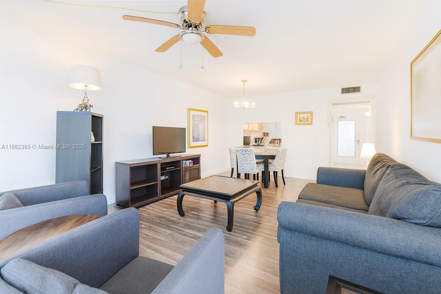 9330 Lagoon Pl # 206