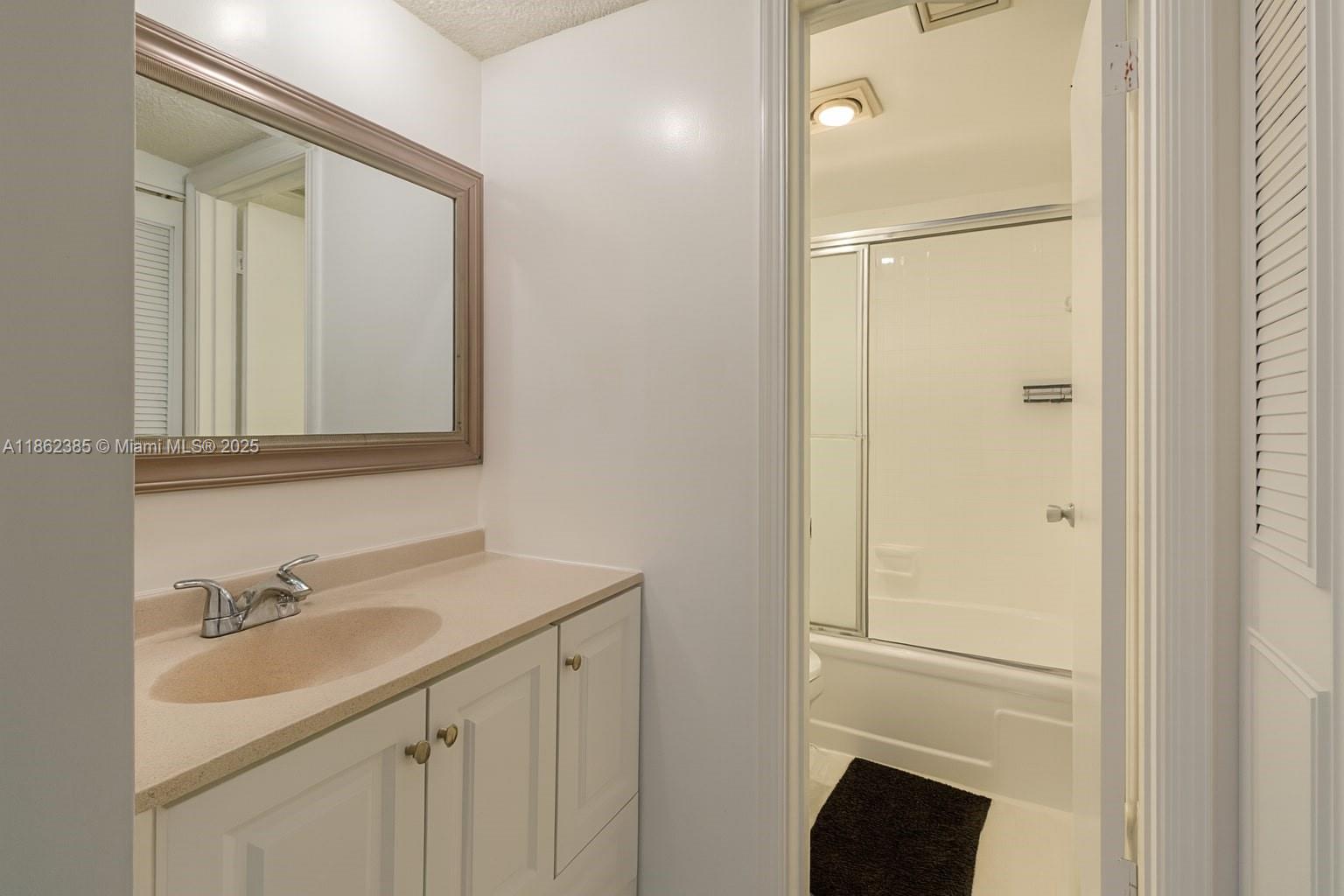 9330 Lagoon Pl # 206