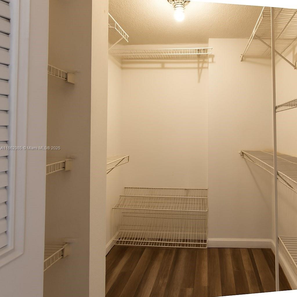 9330 Lagoon Pl # 206