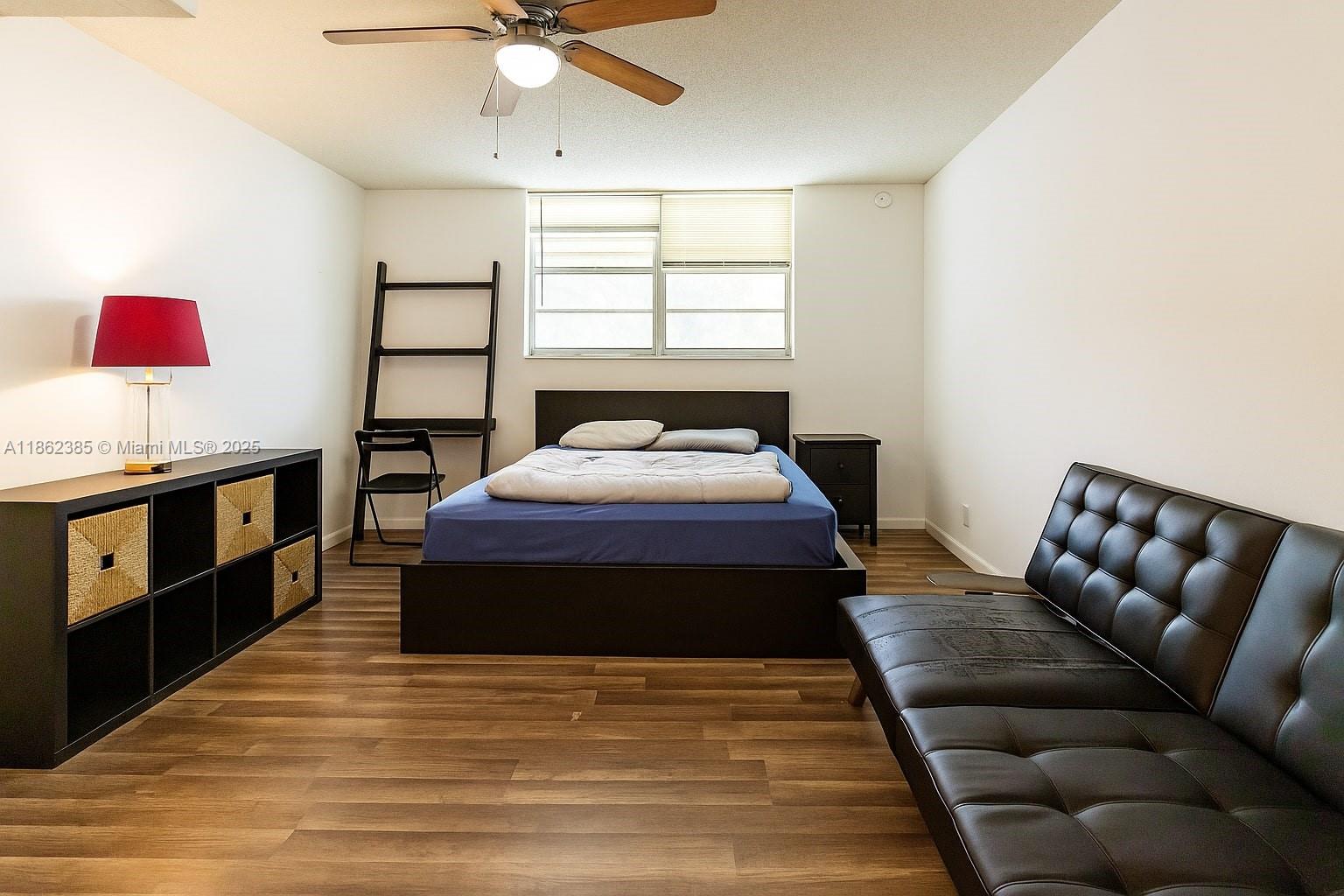 9330 Lagoon Pl # 206