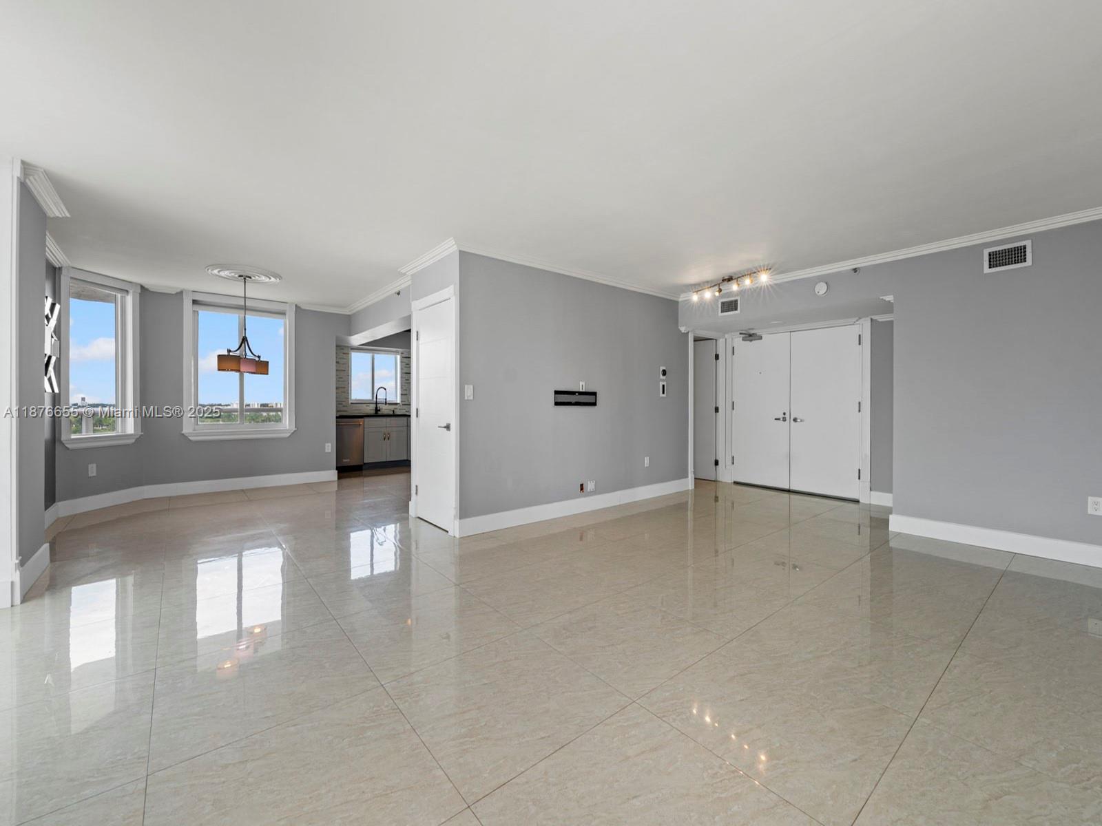 5900 Collins Ave # 1201