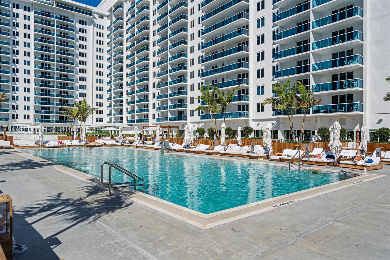 2301 Collins Ave # 303