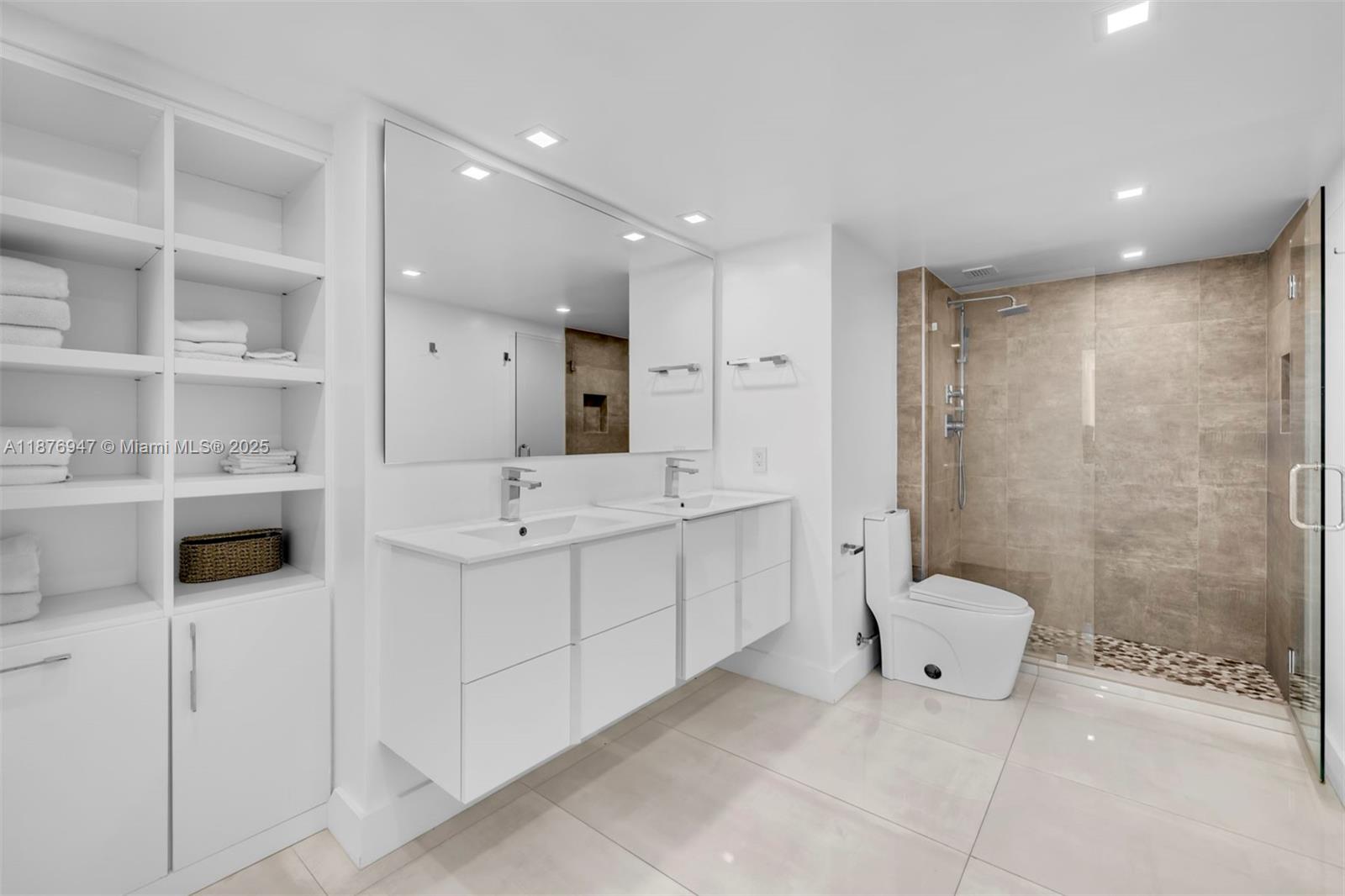 2301 Collins Ave # 303