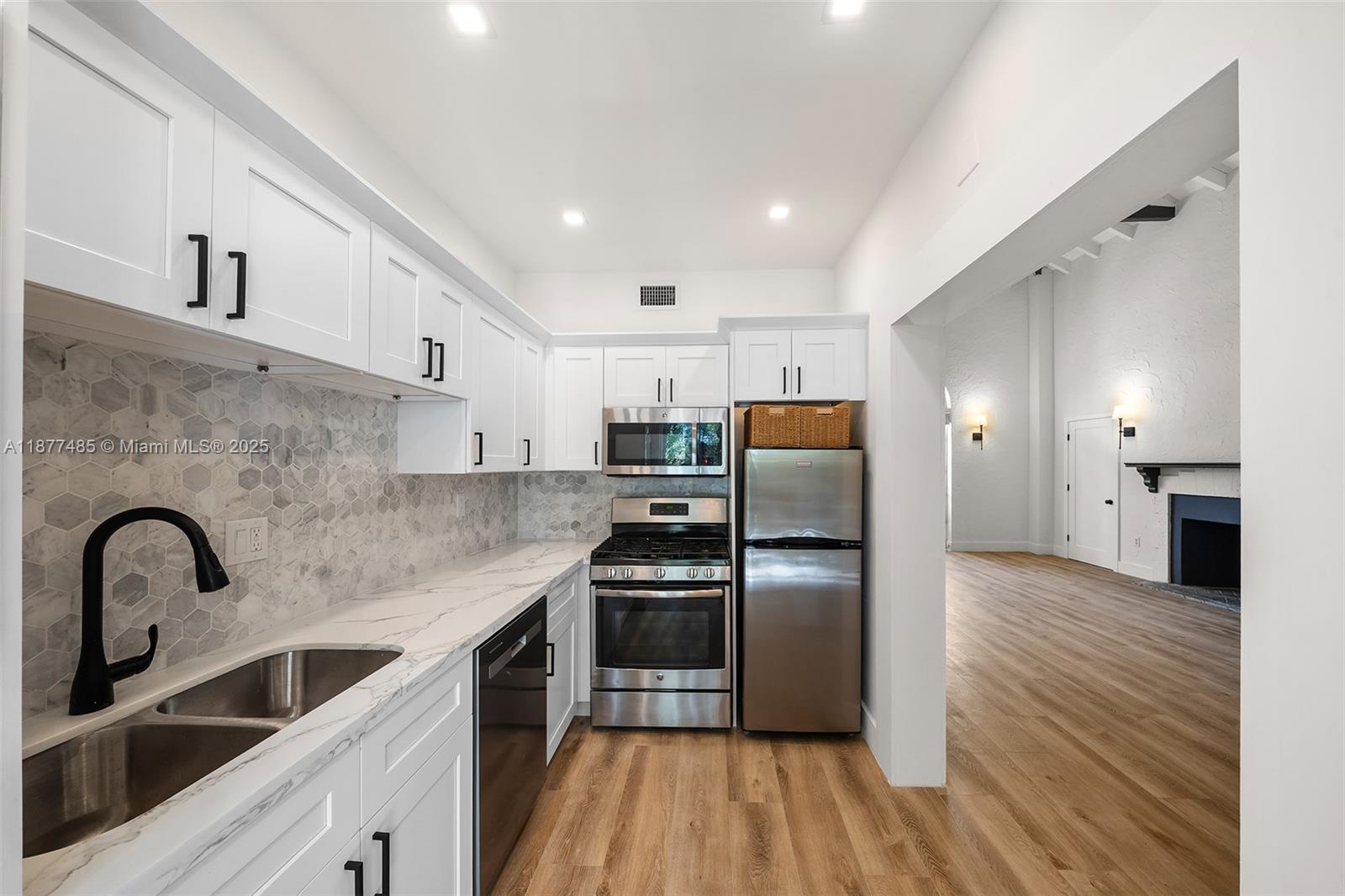 2411 Biscayne Blvd # 2