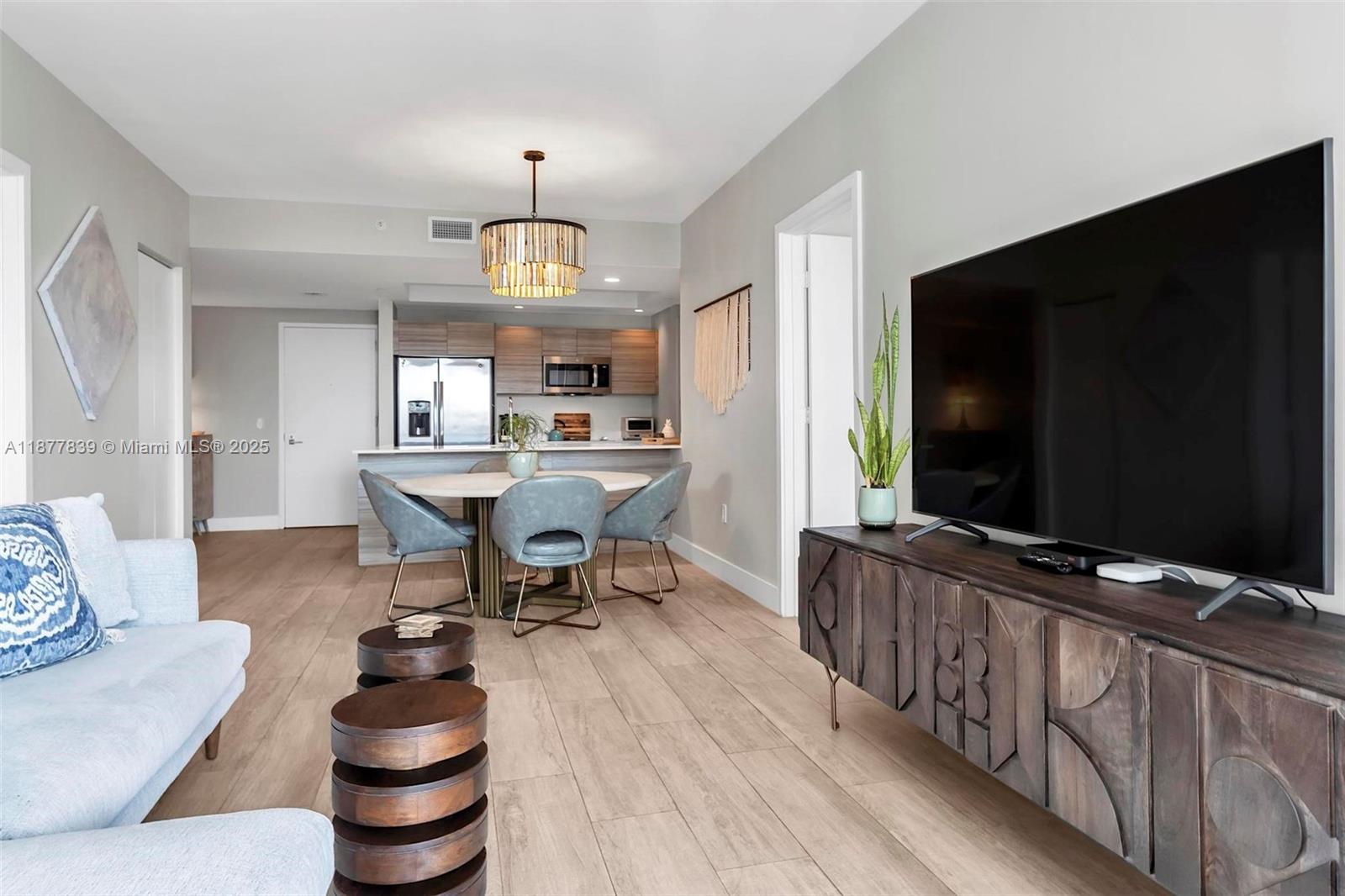 121 NE 34th St # 2502