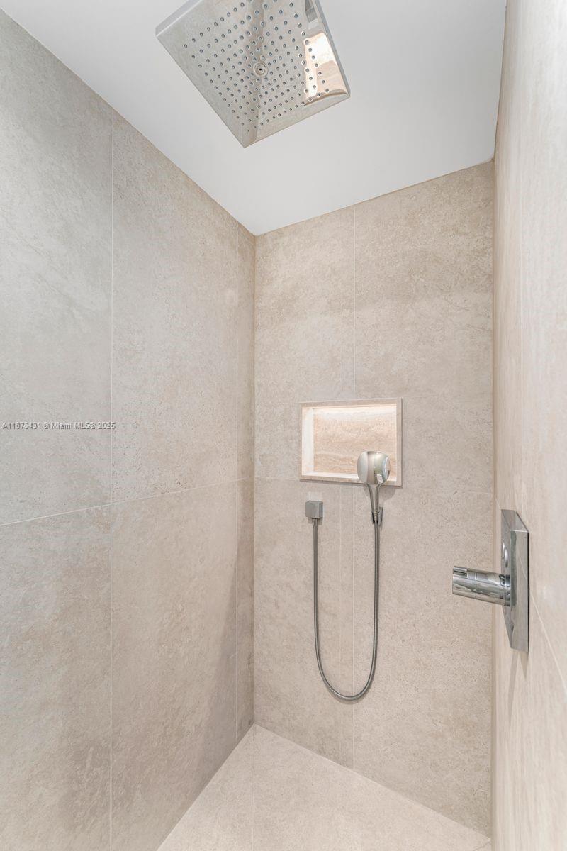 226 Ocean Dr Unit: 7F/7G