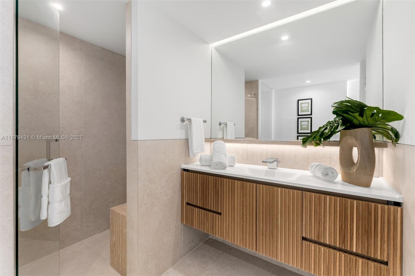 226 Ocean Dr Unit: 7F/7G