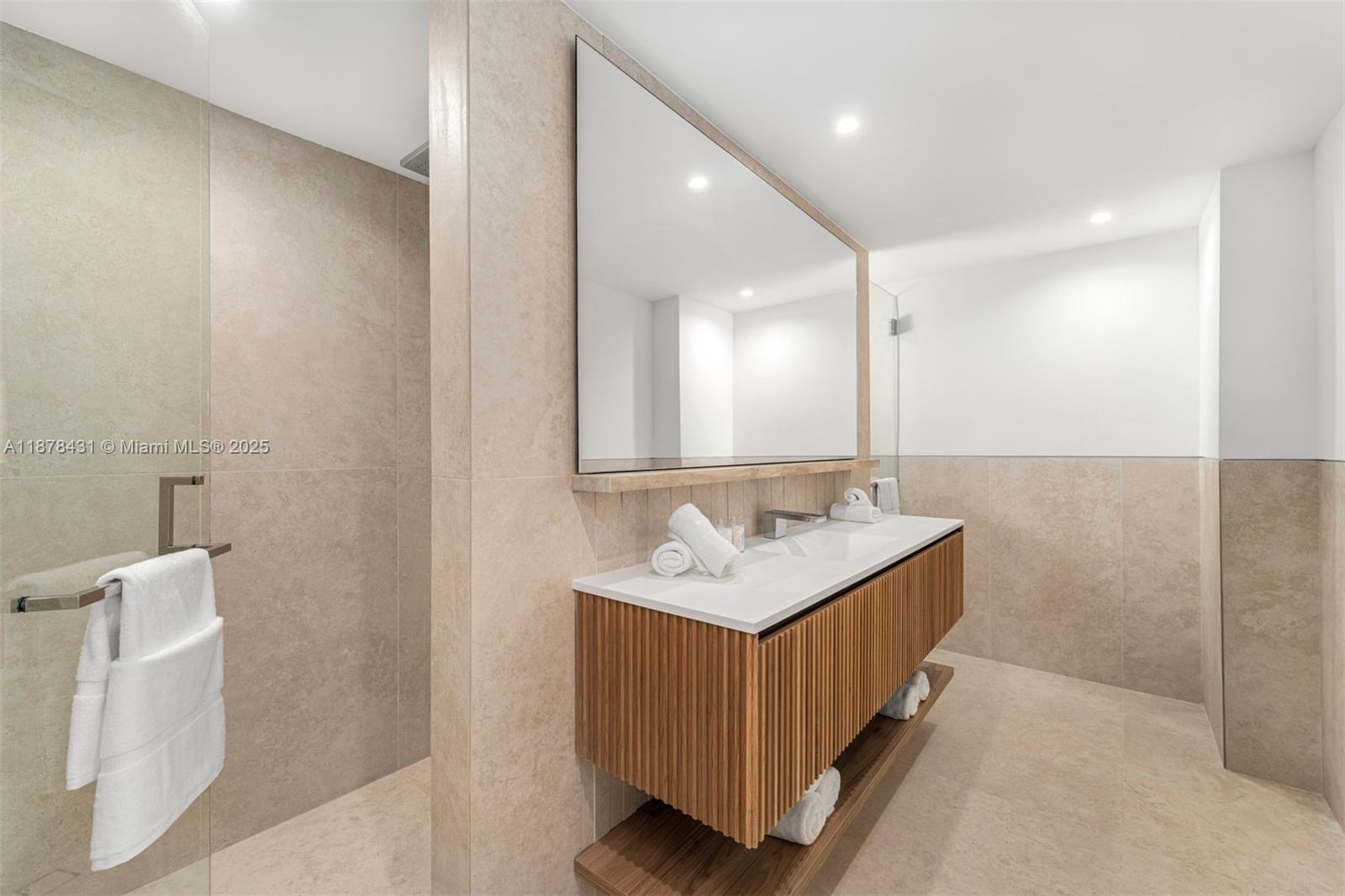 226 Ocean Dr Unit: 7F/7G