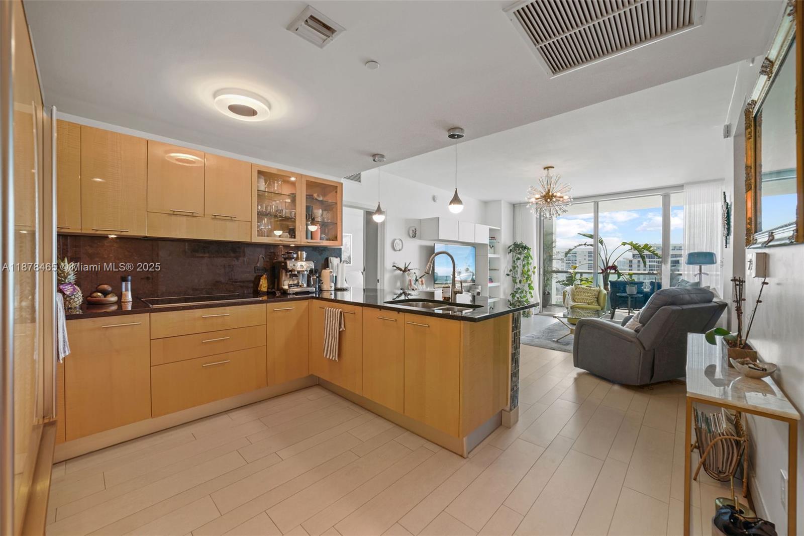 6799 Collins Ave # 1006