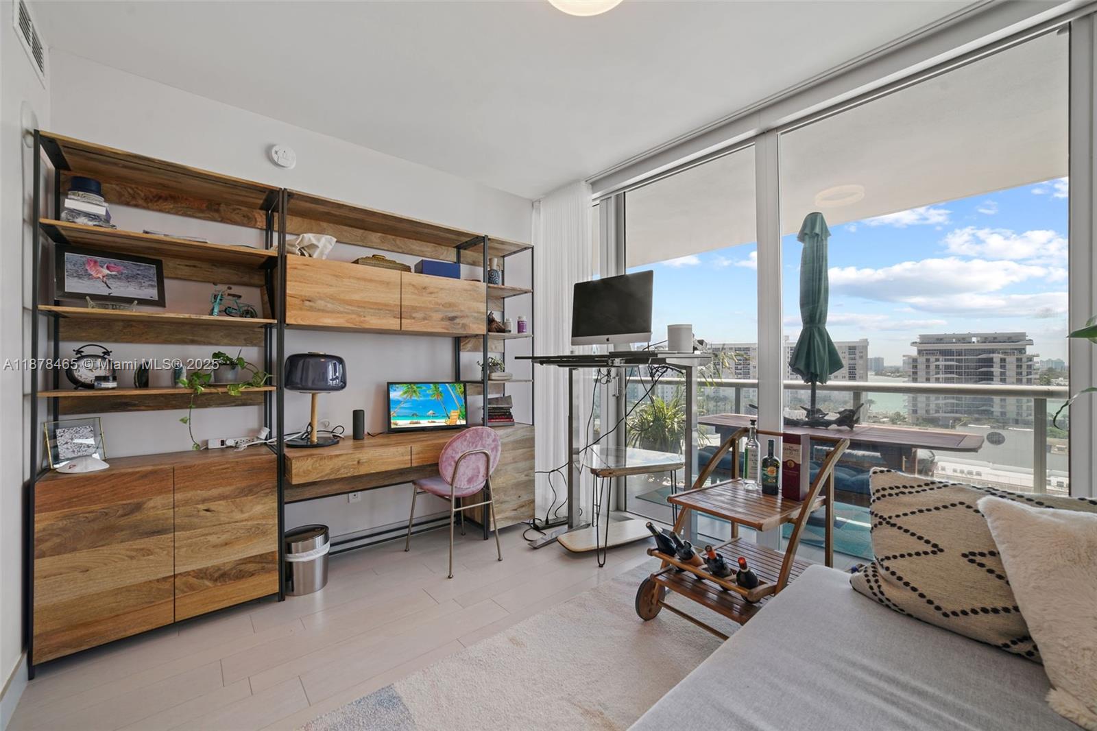 6799 Collins Ave # 1006
