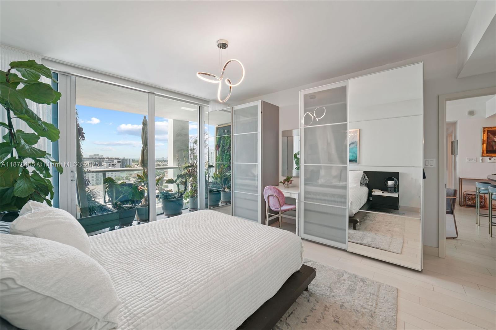 6799 Collins Ave # 1006