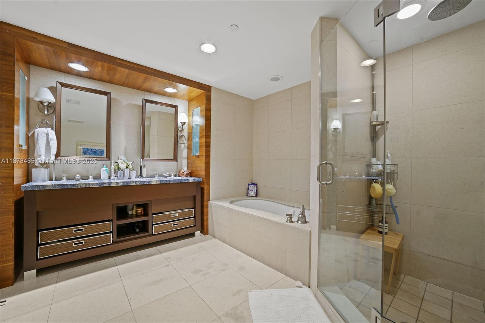 6799 Collins Ave # 1006