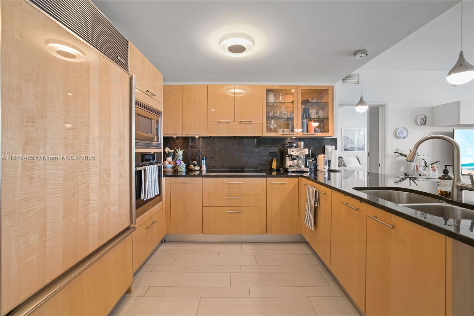 6799 Collins Ave # 1006