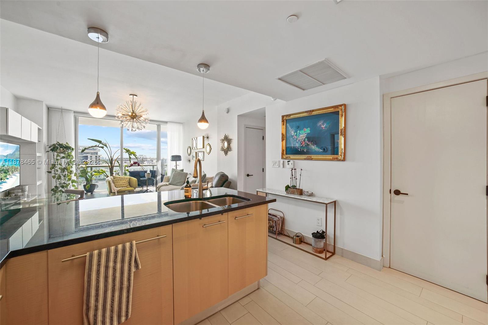 6799 Collins Ave # 1006