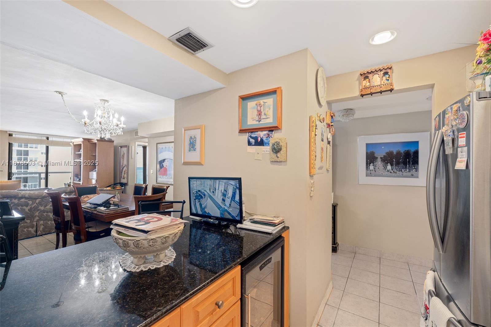 2401 Collins Ave # 1712