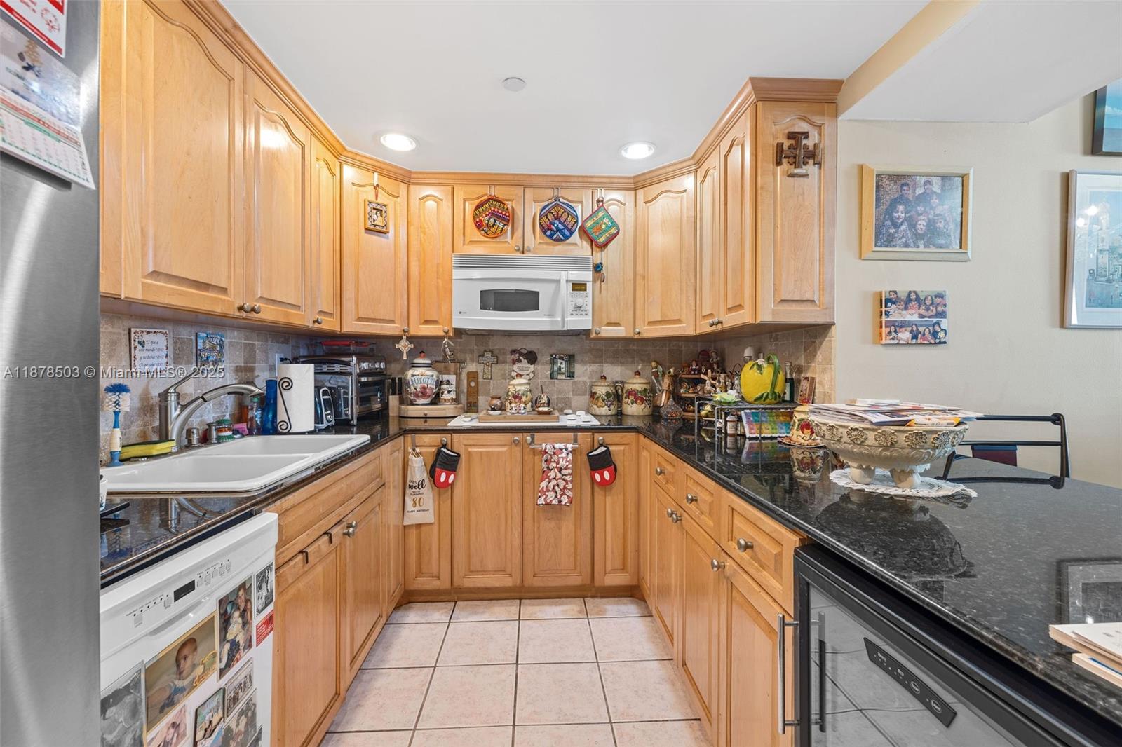 2401 Collins Ave # 1712